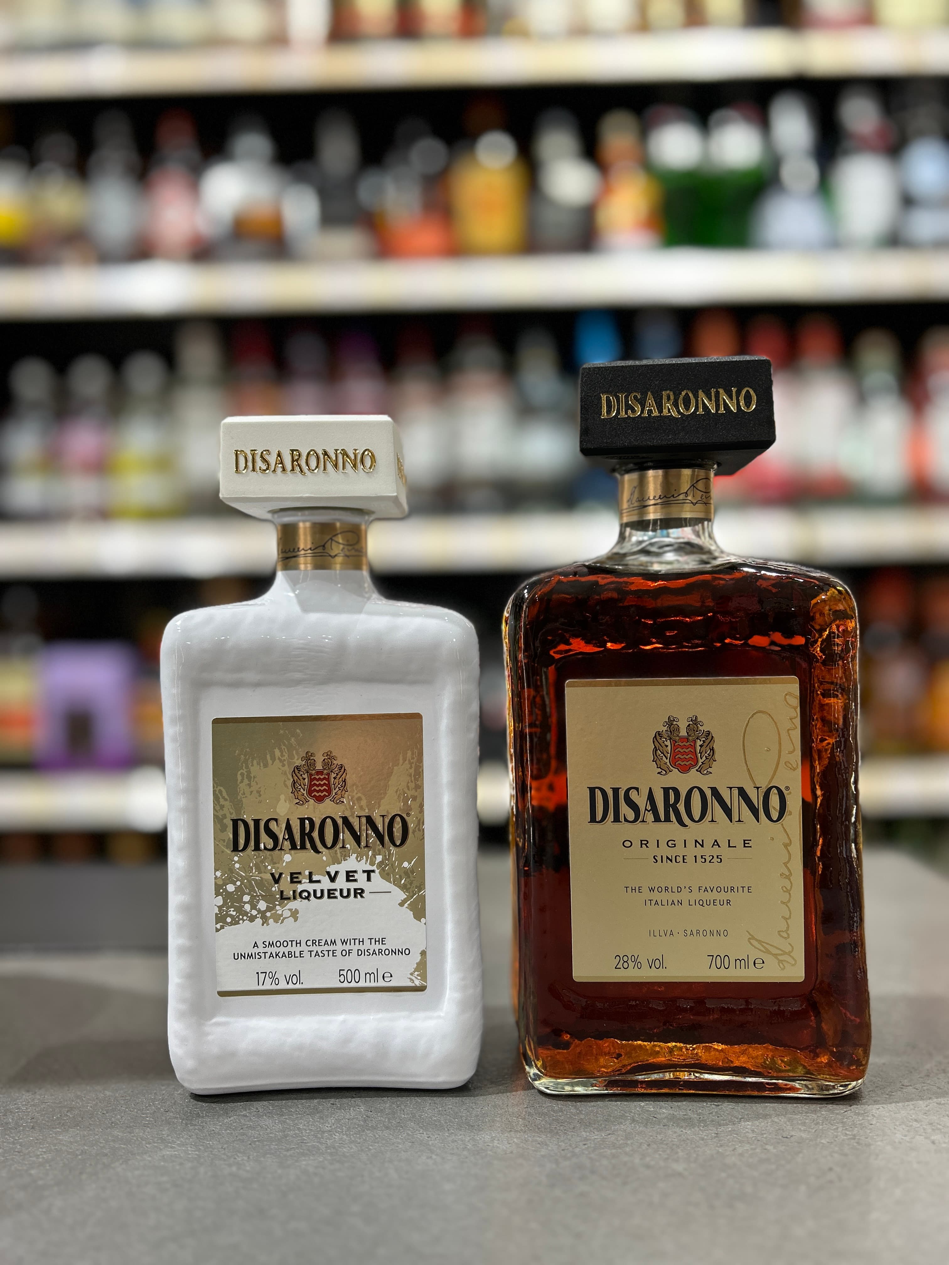 Disaronno Originale Amaretto Liqueur view 2